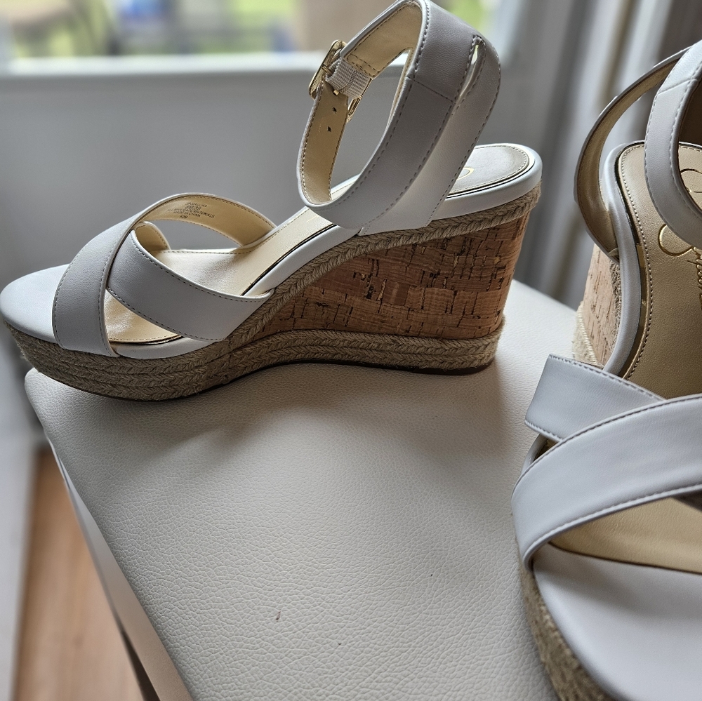 Platforms - Picture 4 of 5